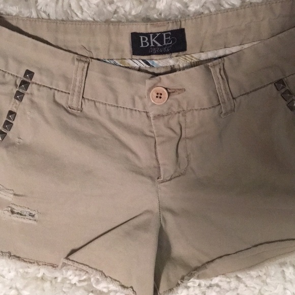 BKE Distressed Khaki Shorts - Picture 2 of 4